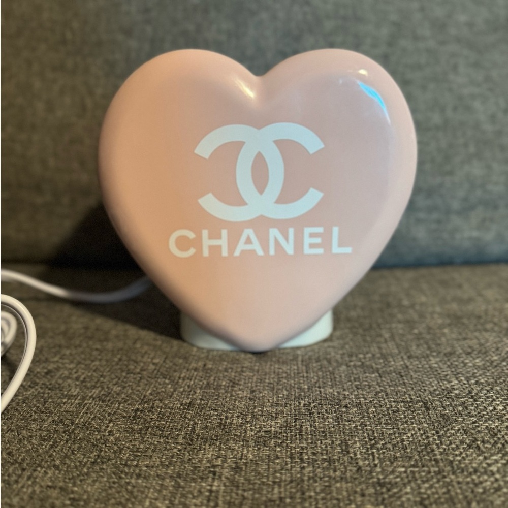 Chanel Pink Heart Home Lamp ❗️WILL NOT RESTOCK❗️ - Picture 4 of 5